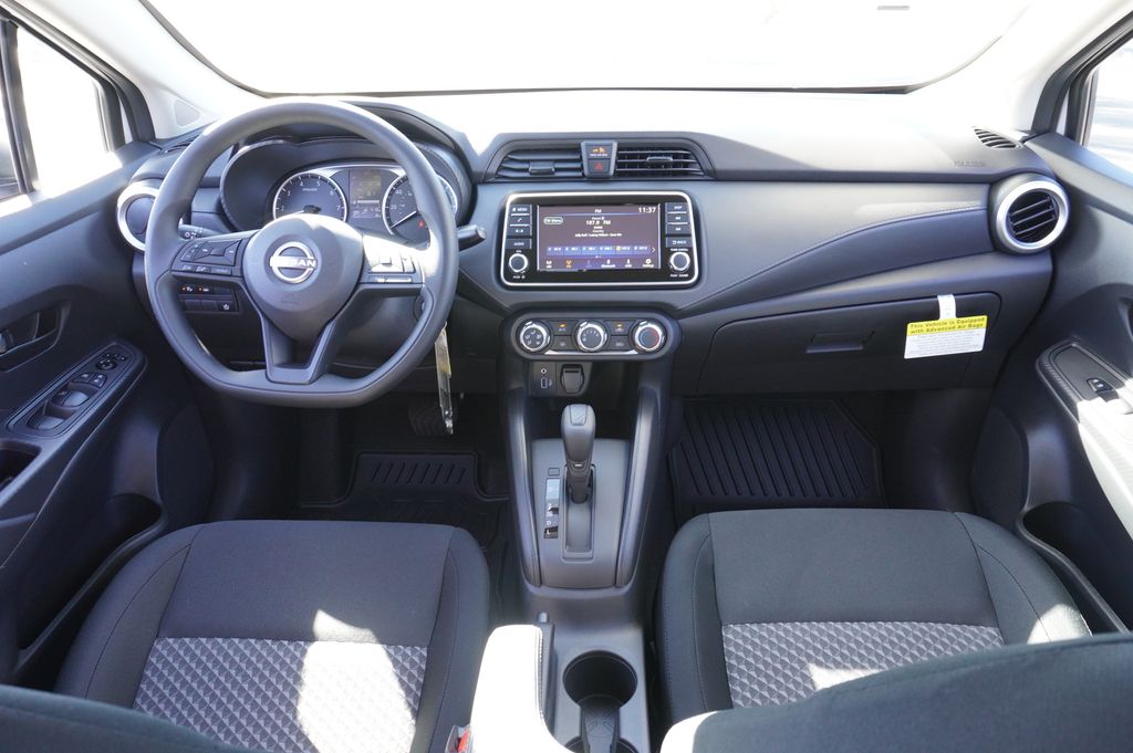 2024 Nissan Versa 1.6 S 11