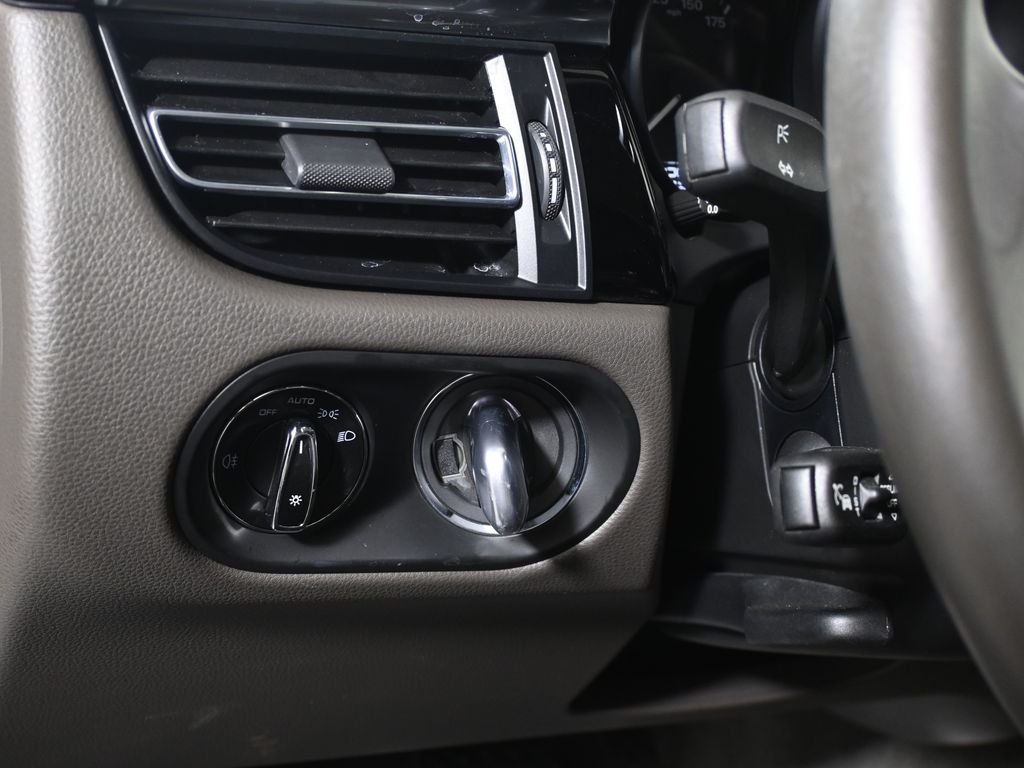 Thumbnail: 2024 Porsche Macan - 30