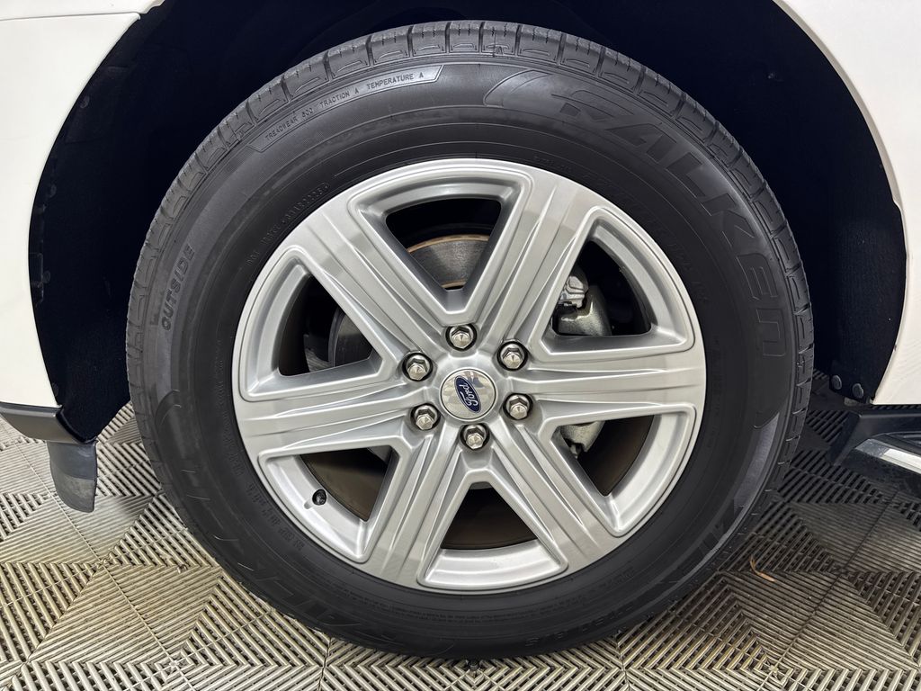 2019 White Platinum Clearcoat Metallic Ford Expedition Max XLT RWD SUV