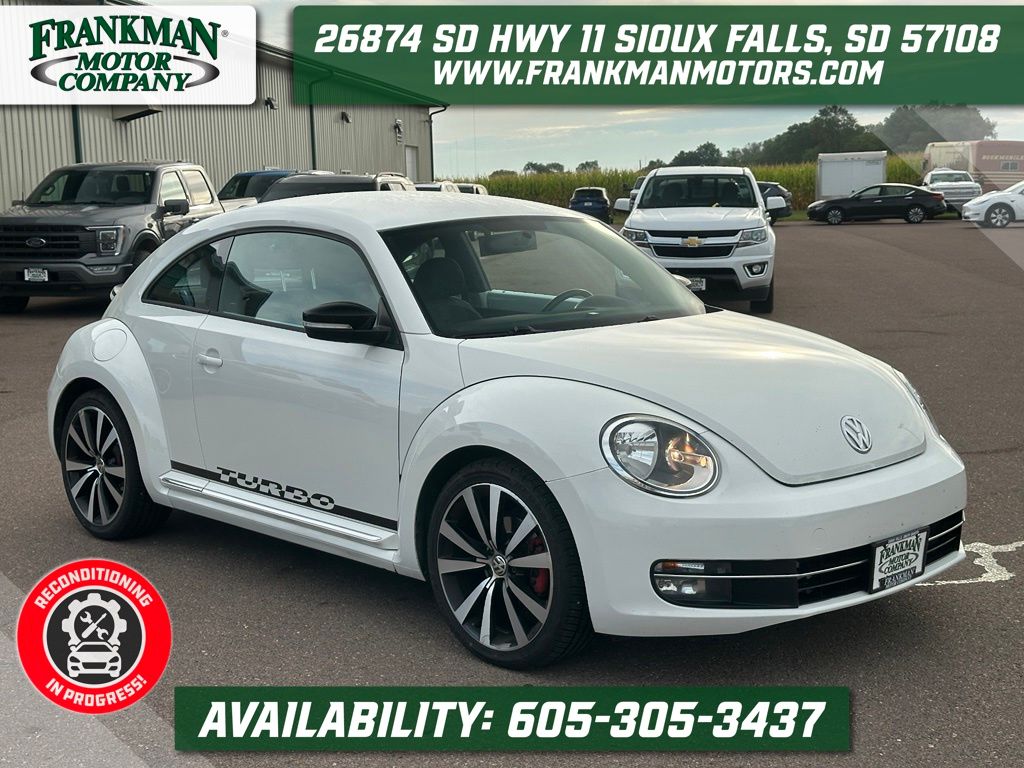 2012 Volkswagen Beetle Blanco (Candy White) Hatchback  6 velocidades Doble cloch