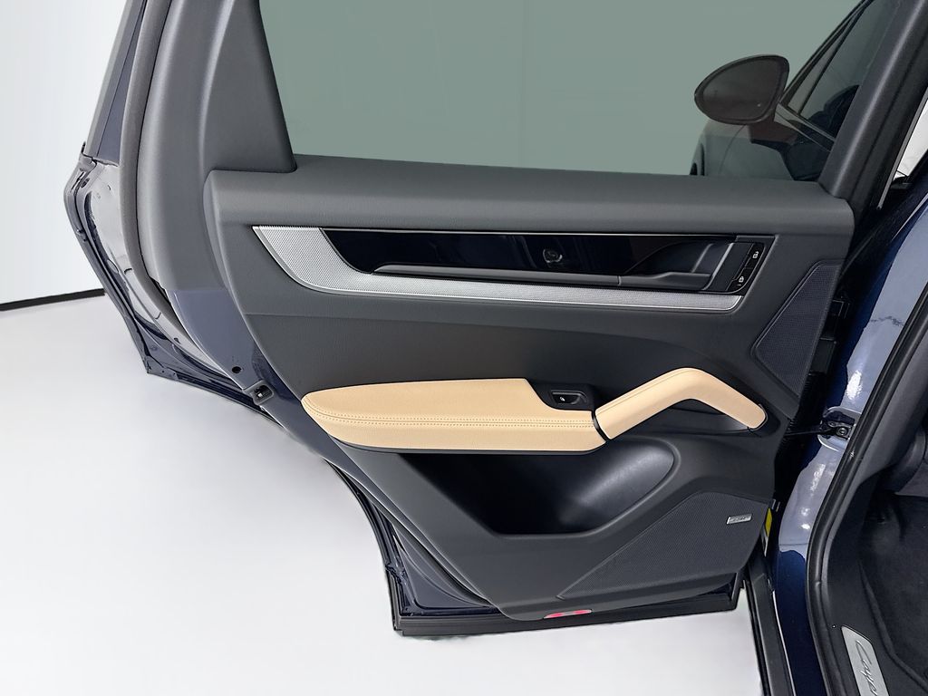 Thumbnail: 2026 Porsche Cayenne - 26