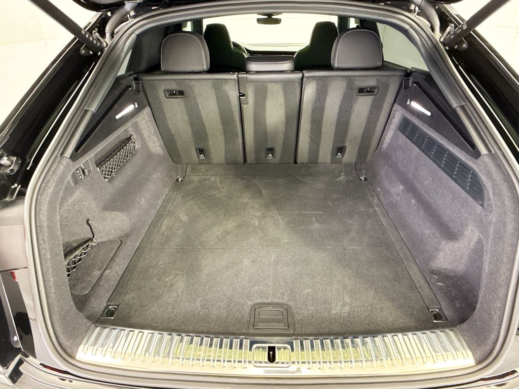 Thumbnail: 2024 Audi RS Q8 - 27