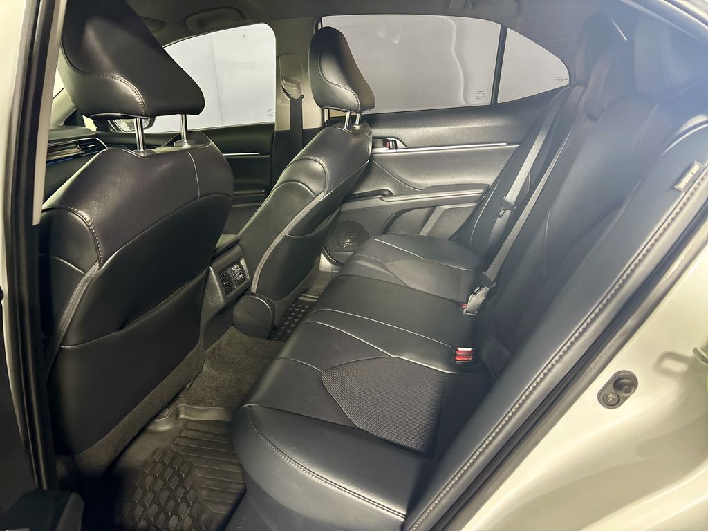 2020 Toyota Camry Hybrid XLE