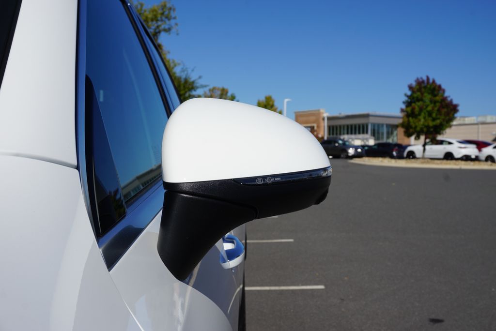 Thumbnail: 2026 Mercedes-Benz GLC - 13