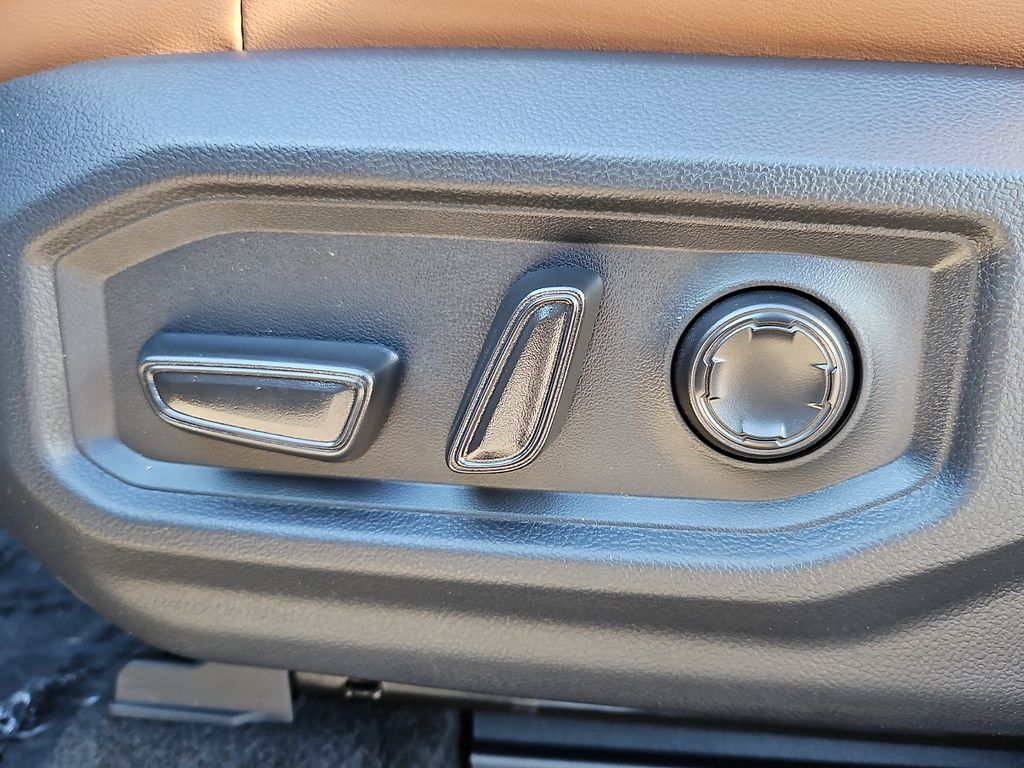 Thumbnail: 2026 Toyota Tundra - 18