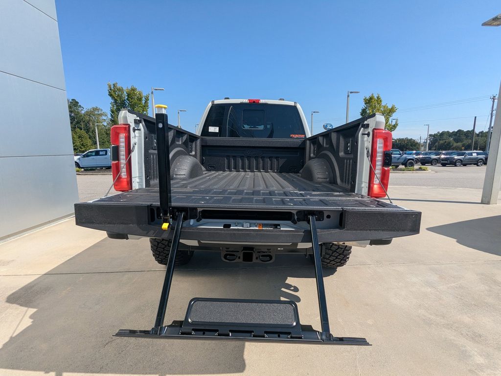 2025 Ford F-250 Black Widow