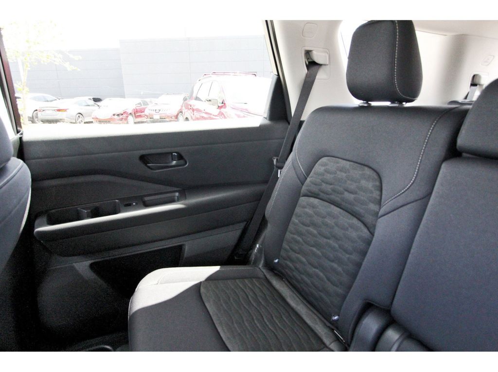 2026 Nissan Pathfinder SV - 8