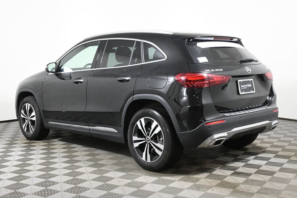 2025 Mercedes-Benz GLA 250 4MATIC 8