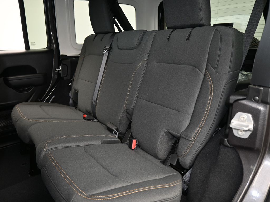 New 2026 Granite Crystal Metallic Clearcoat Jeep Sport image 27