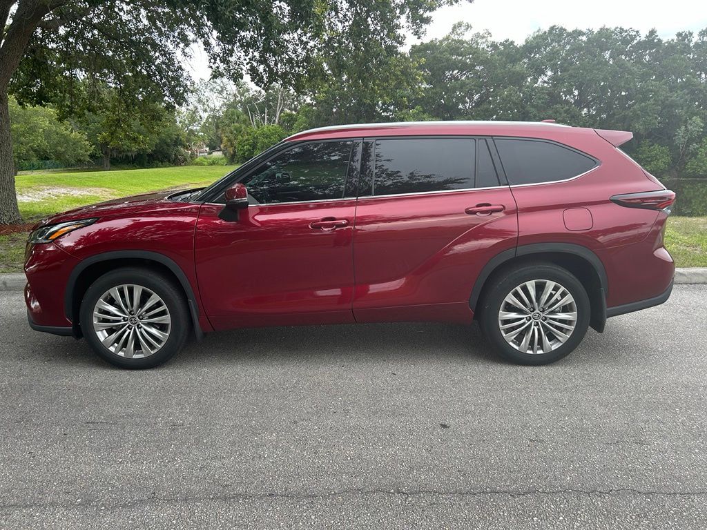 Thumbnail: 2024 Toyota Highlander - 3