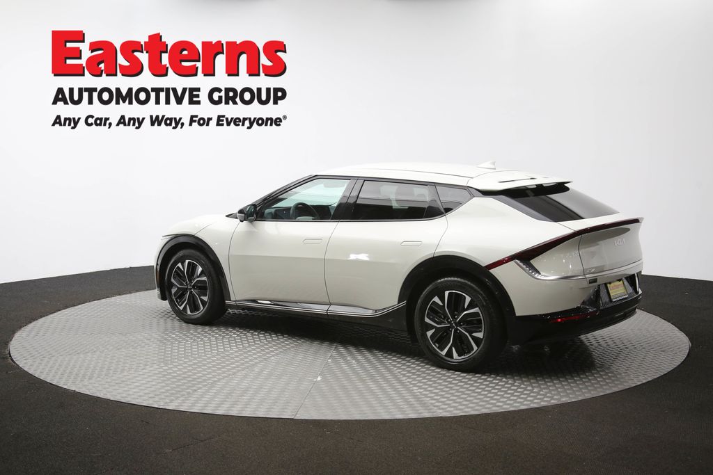Used 2022 White Kia Wind image 65
