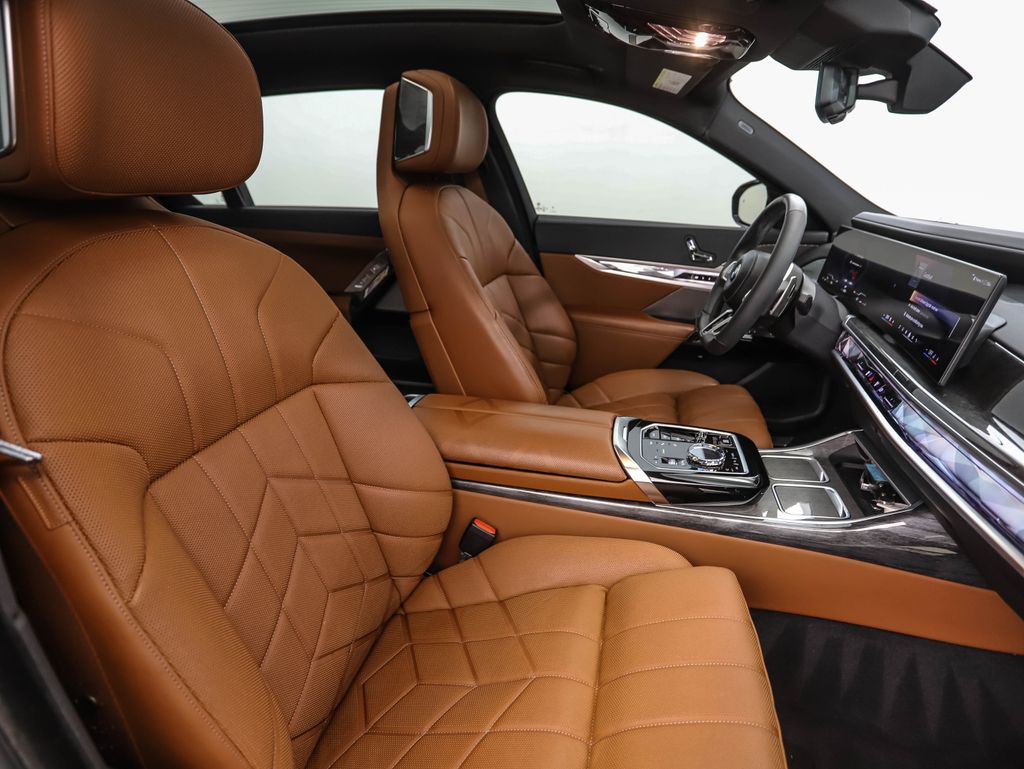 Thumbnail: 2023 BMW 7 Series - 32