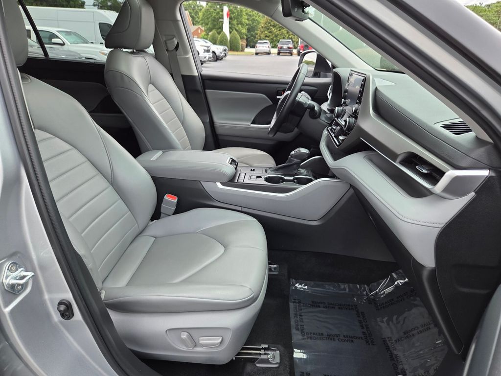 Used 2022 Toyota Highlander Hybrid SUV