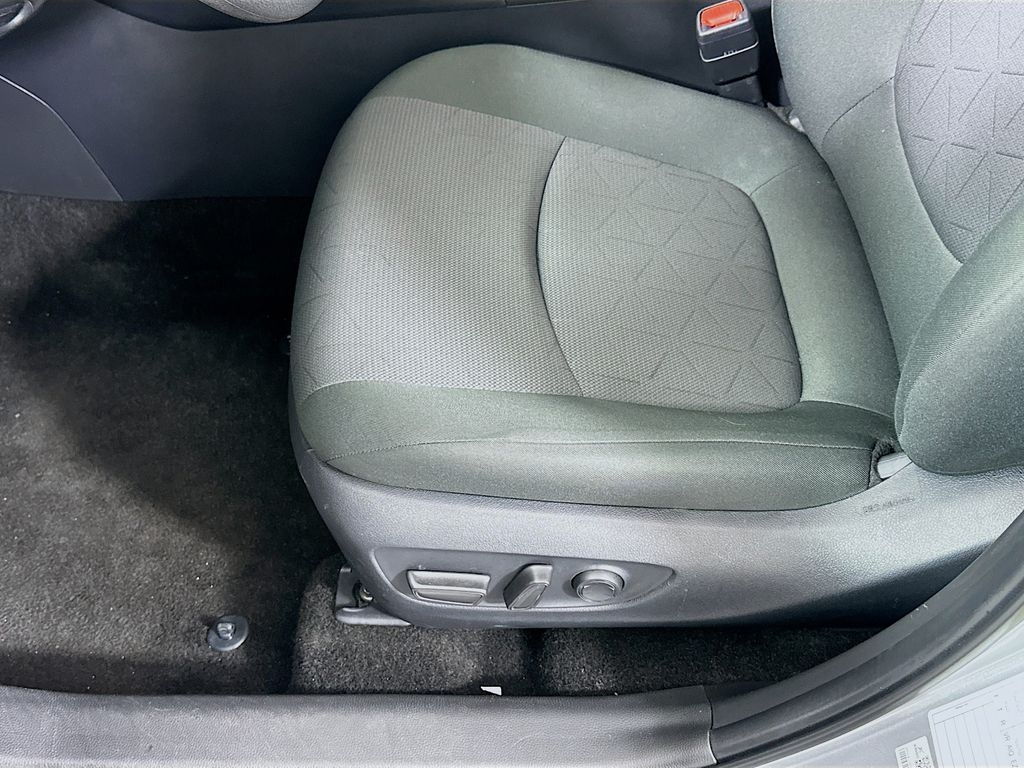 Thumbnail: 2025 Toyota RAV4 - 19