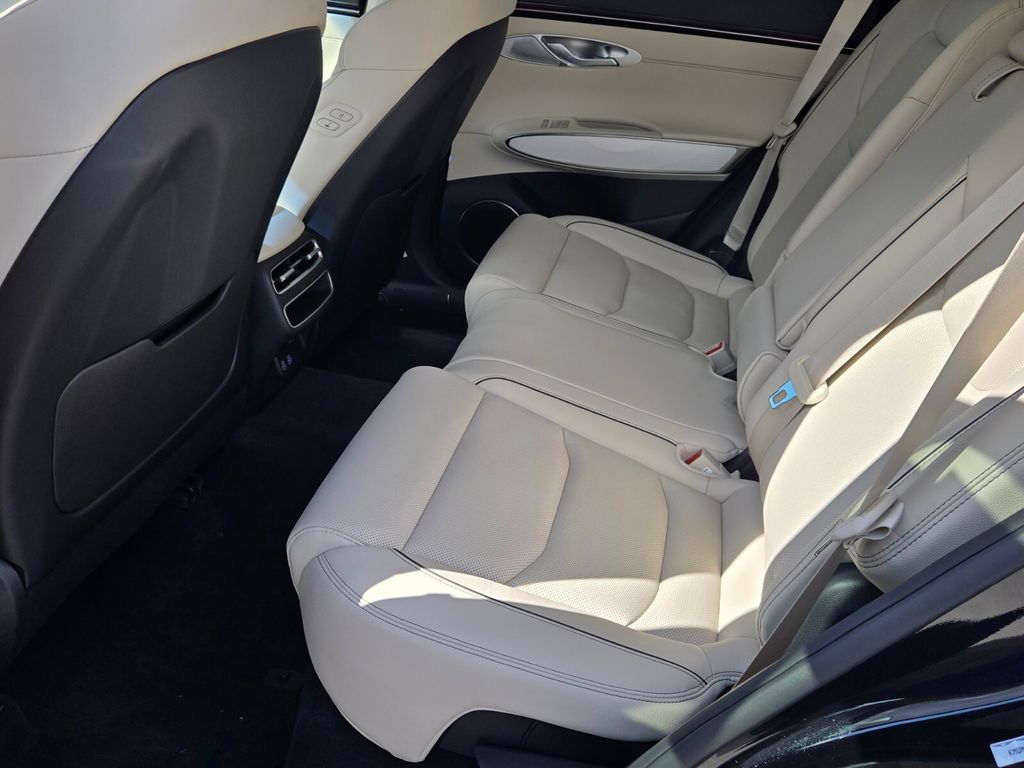 2027 Genesis Gv70