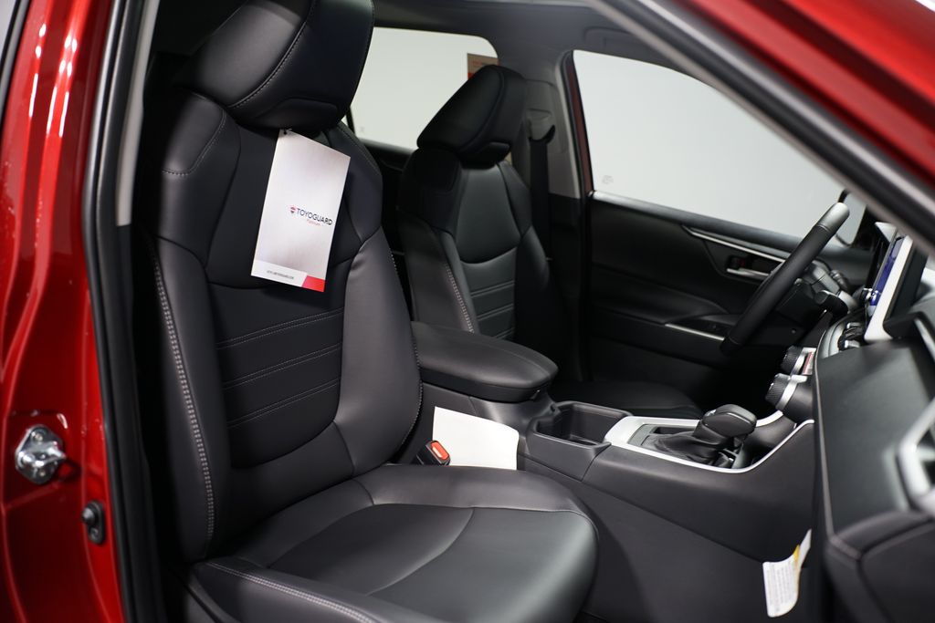 2025 Toyota RAV4 XLE Premium 28