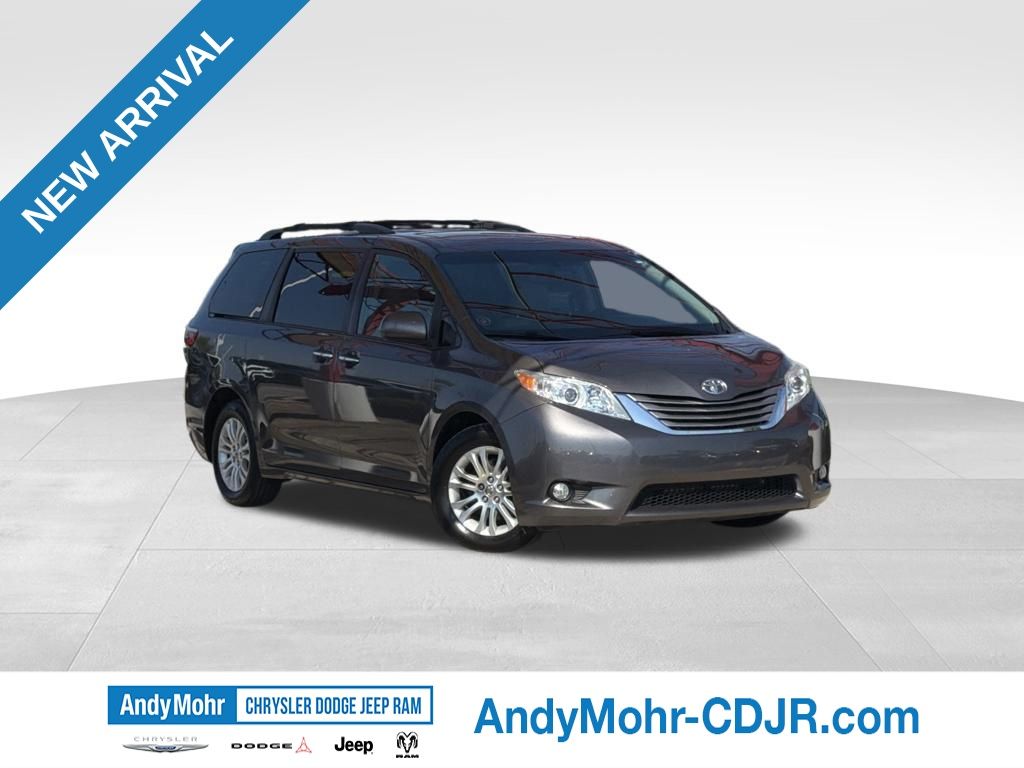 2015 Toyota Sienna XLE 7-Passenger Auto Access Seat