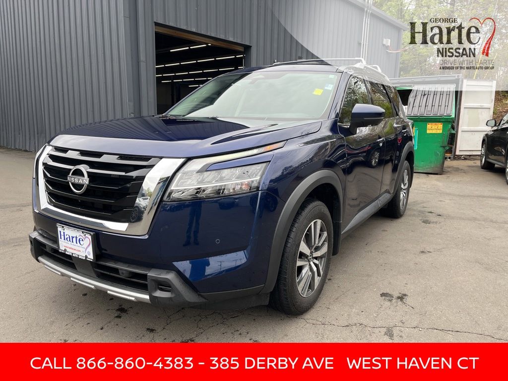 2024 Nissan Pathfinder SL