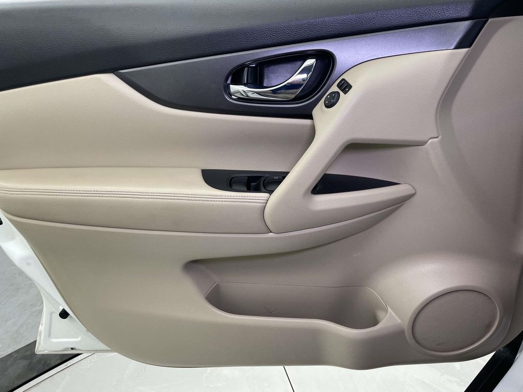 2016 Nissan Rogue SV White at Grove City Ford