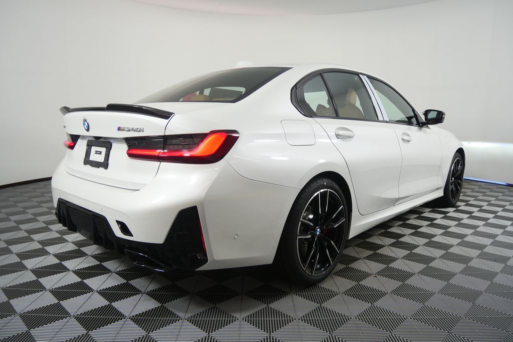 Thumbnail: 2026 BMW 3 Series - 3