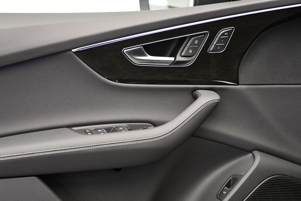 2025 Audi Q7  32