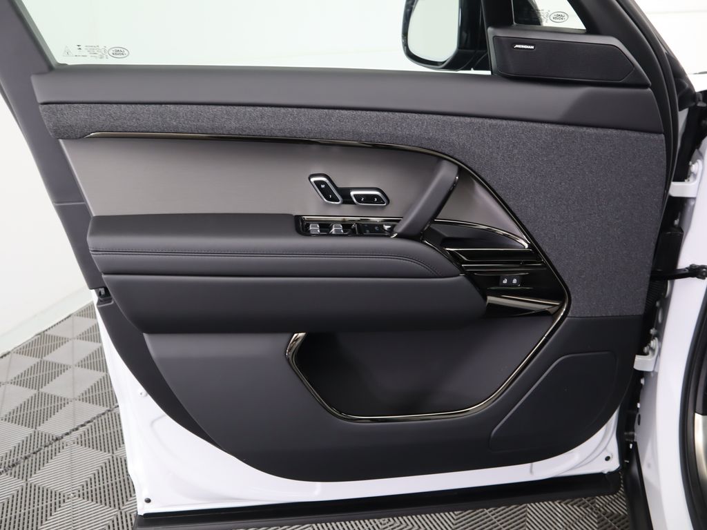 2025 Land Rover Range Rover Sport SE 25