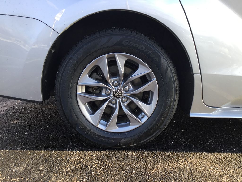 Thumbnail: 2024 Toyota Sienna - 11