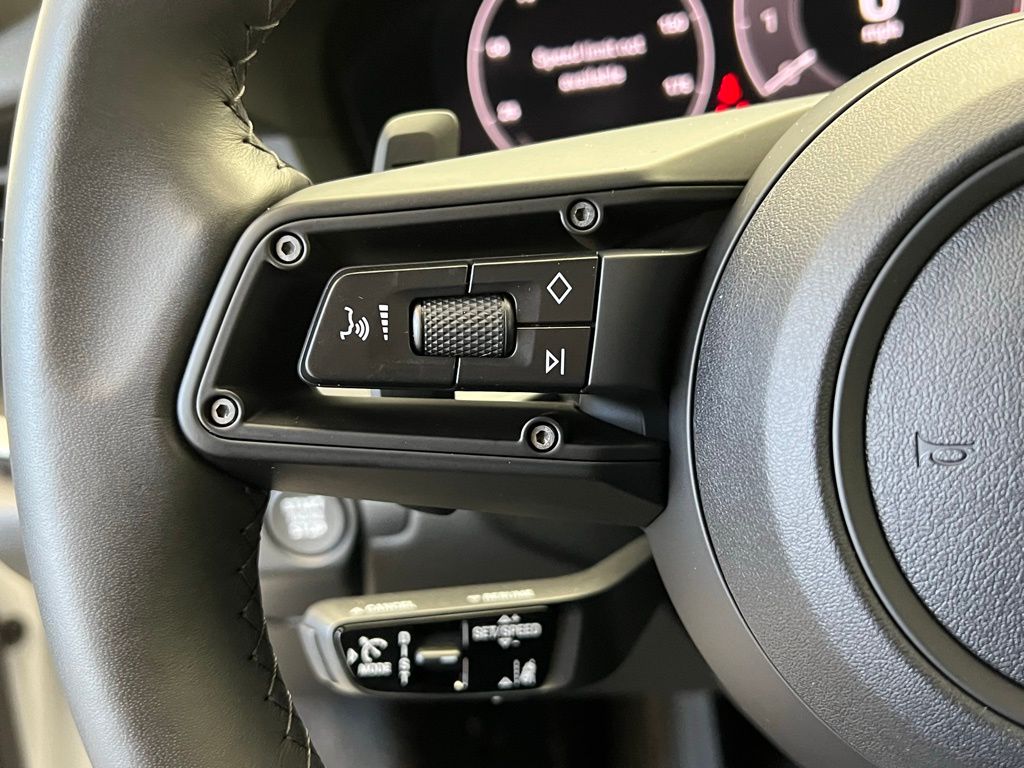 Thumbnail: 2025 Porsche 911 - 8