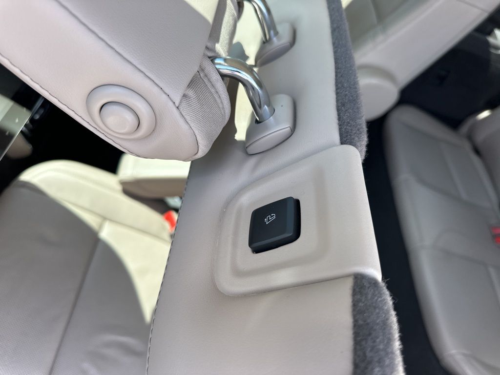 2021 Pristine White Lincoln Aviator Reserve AWD SUV
