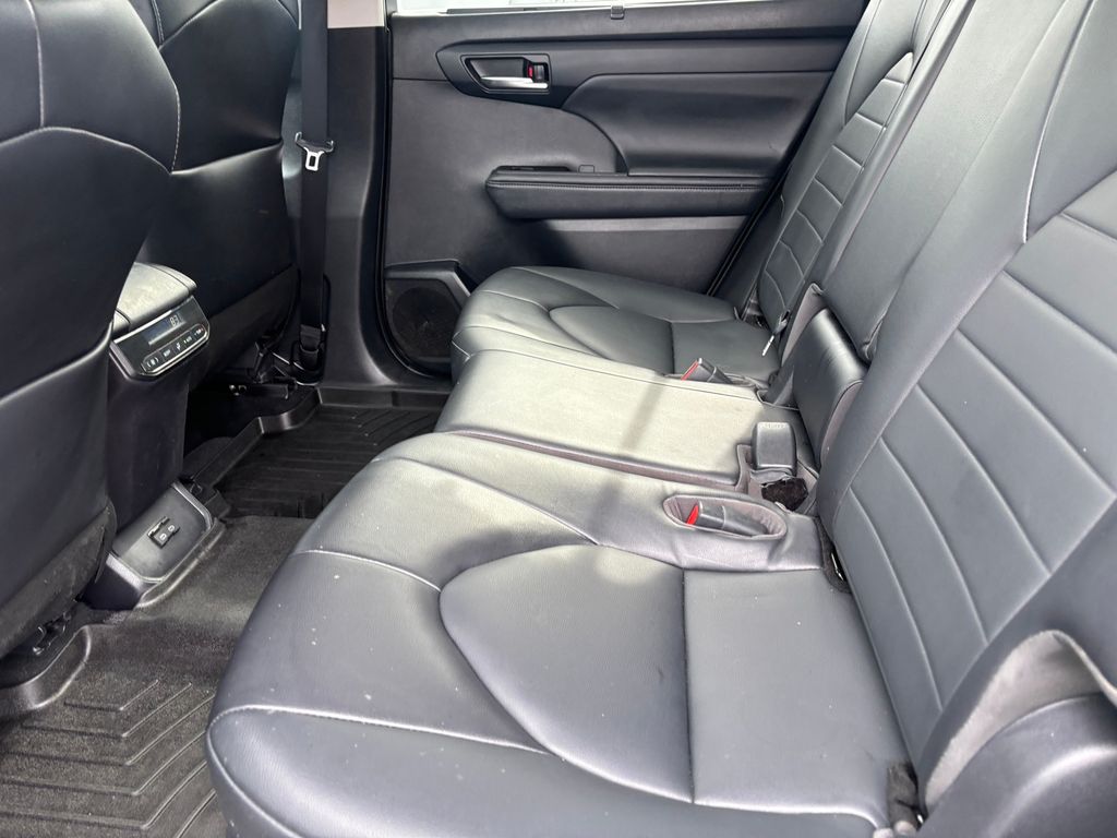 Used Car 2022 Toyota Highlander  Xle For Sale Under $30,000 In Austin, Texas