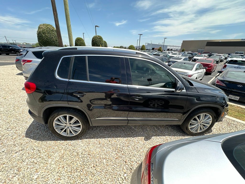Thumbnail: 2016 Volkswagen Tiguan - 6