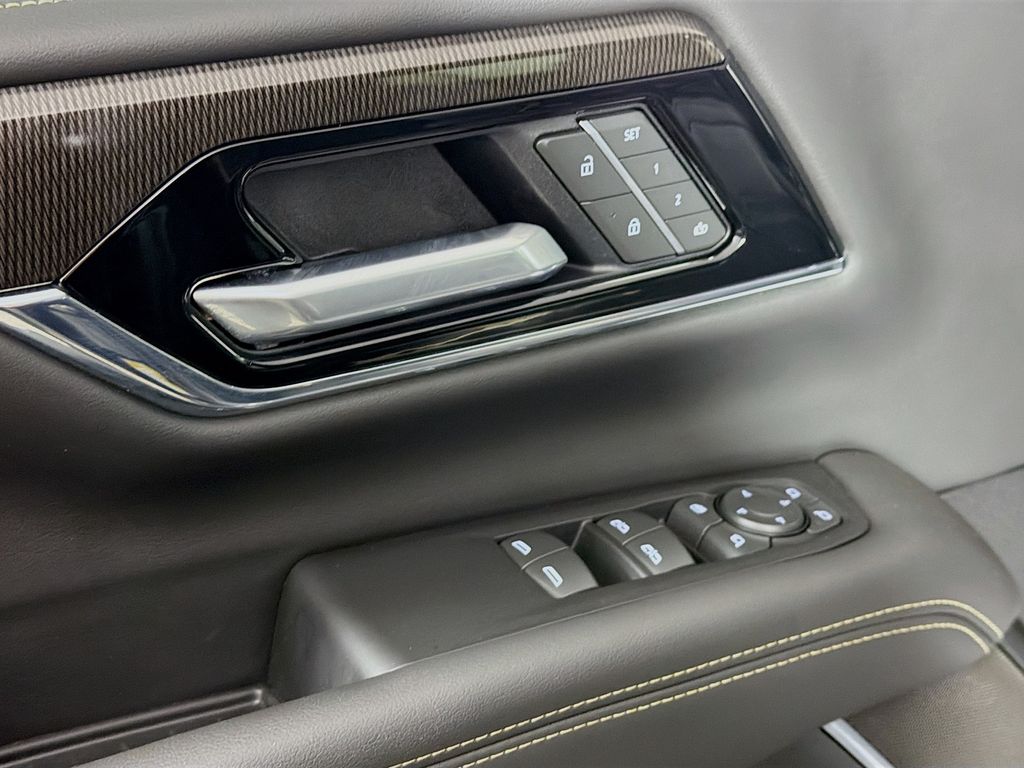 Used 2025 GMC Yukon SUV