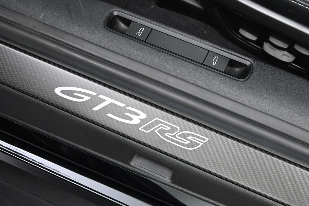 Used 2024  Porsche  image 26