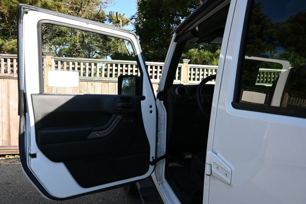 Thumbnail: 2015 Jeep Wrangler - 8