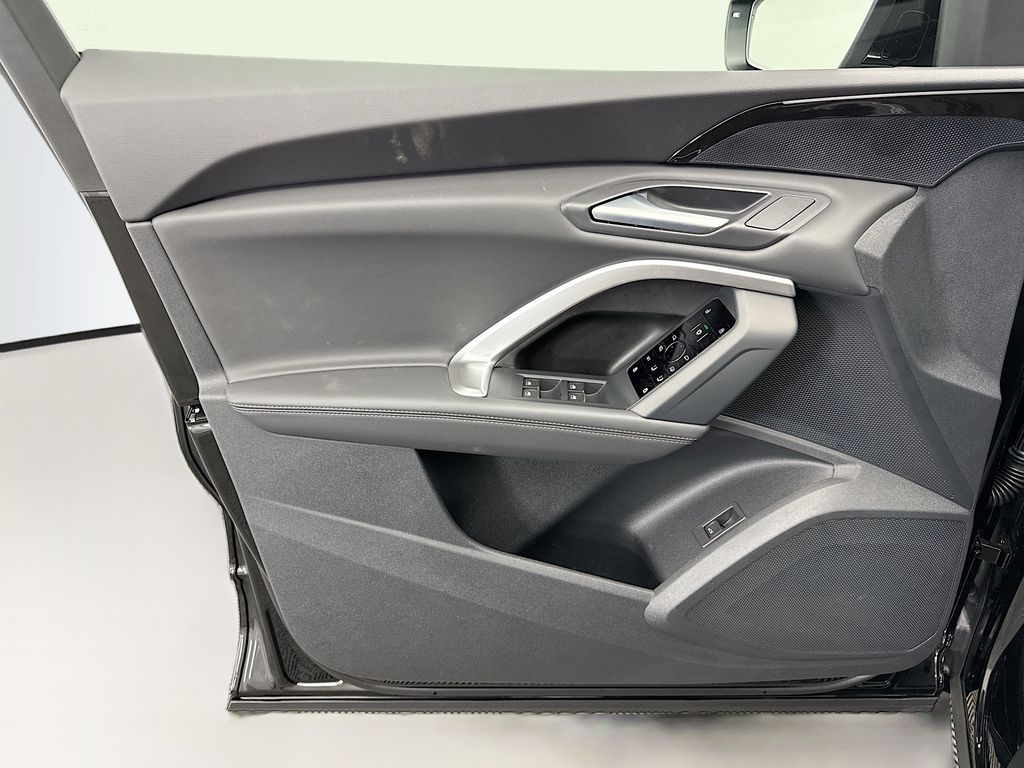 Thumbnail: 2025 Audi Q5 - 23