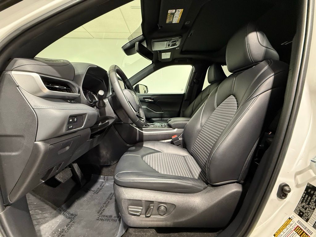 Thumbnail: 2024 Toyota Highlander - 13