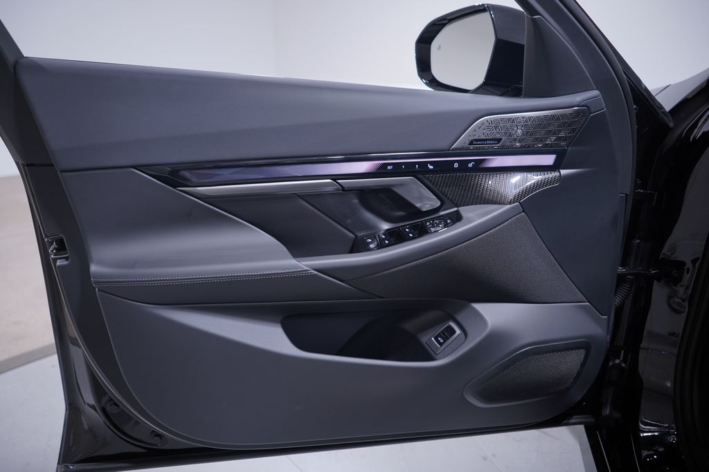 Thumbnail: 2026 BMW 5 Series - 10