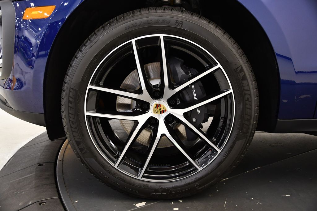 Thumbnail: 2025 Porsche Macan - 12