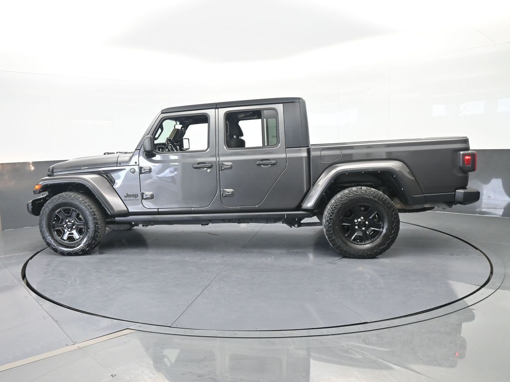 Used 2022 Granite Crystal Metallic Clearcoat Jeep Sport image 3