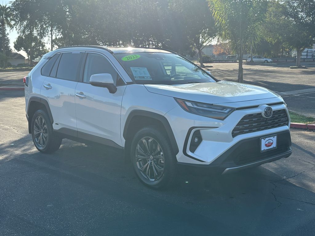 Thumbnail: 2022 Toyota RAV4 - 3