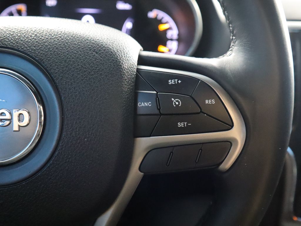 Thumbnail: 2018 Jeep Grand Cherokee - 12