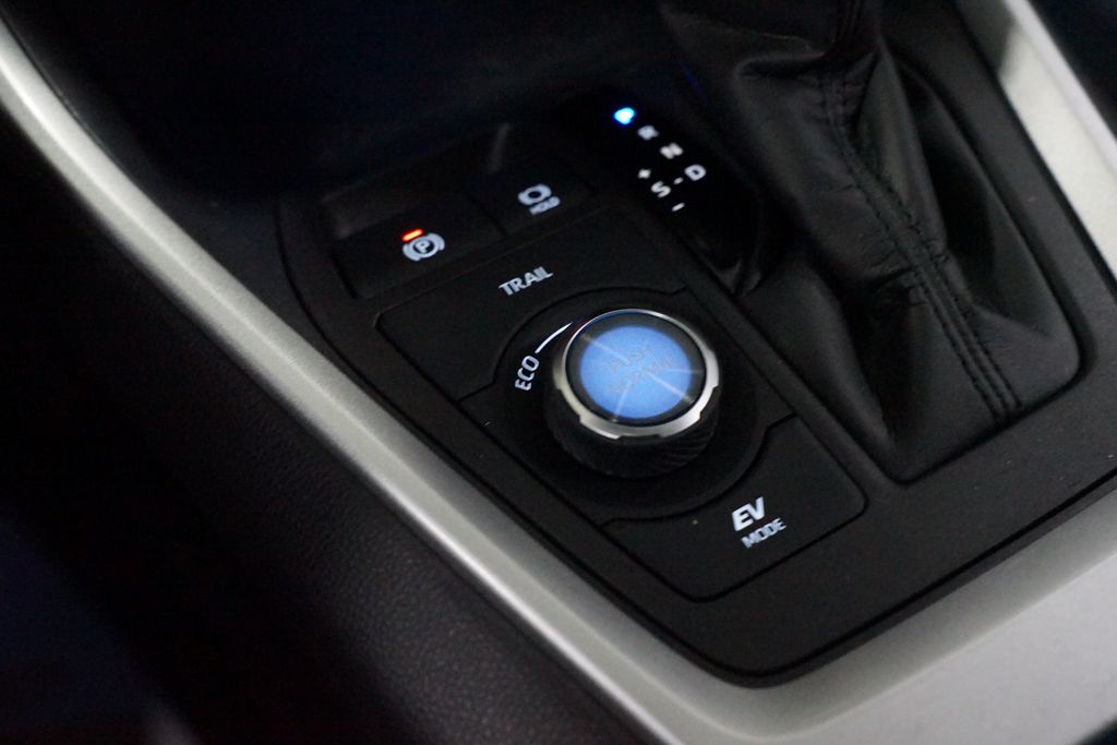 Thumbnail: 2024 Toyota RAV4 - 22