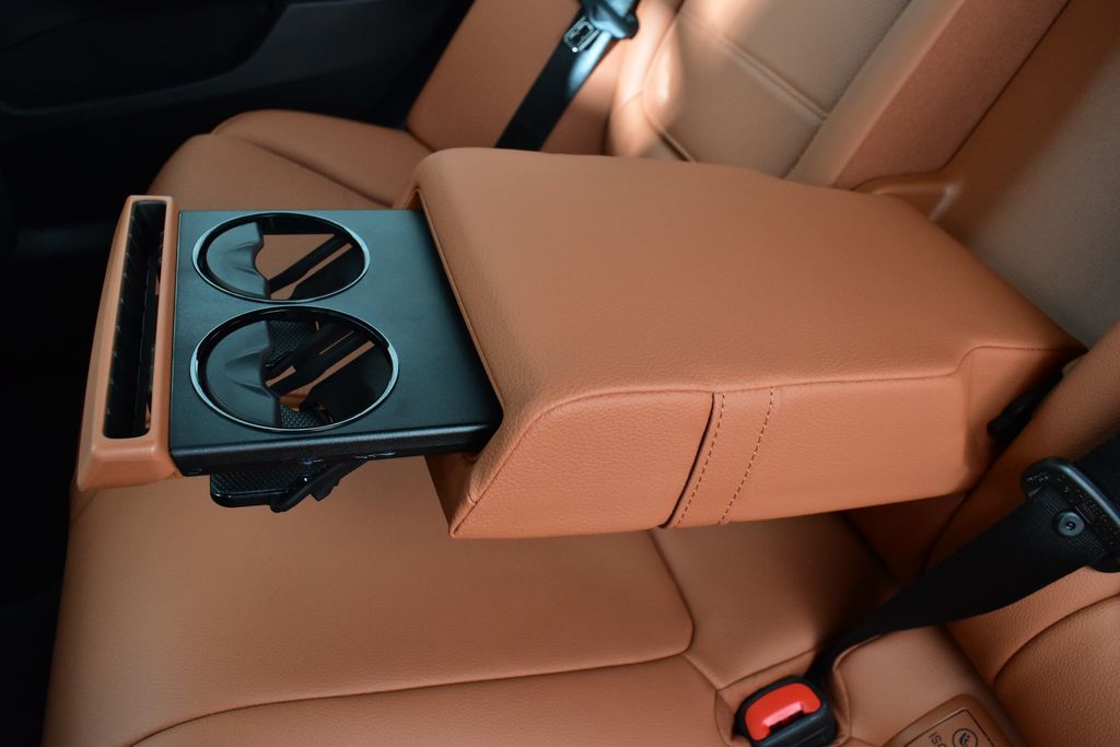 Thumbnail: 2025 Mercedes-Benz C-Class - 31