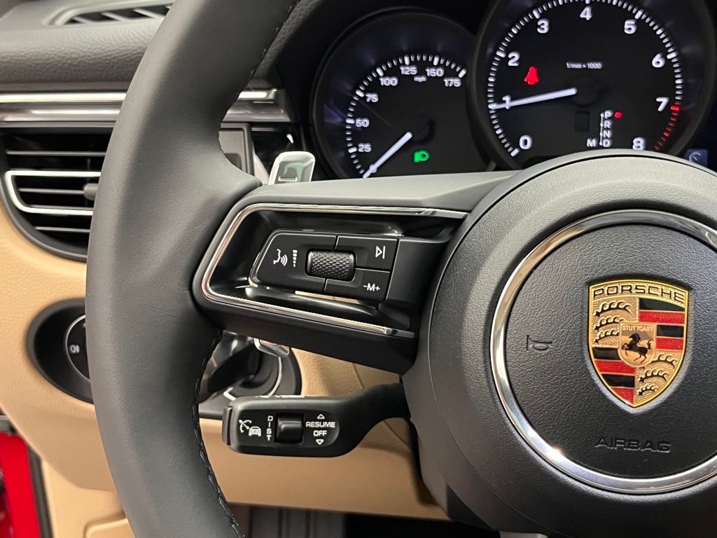 Thumbnail: 2025 Porsche Macan - 13