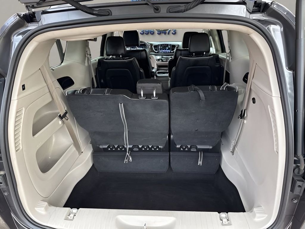 2023 Chrysler Pacifica Limited photo