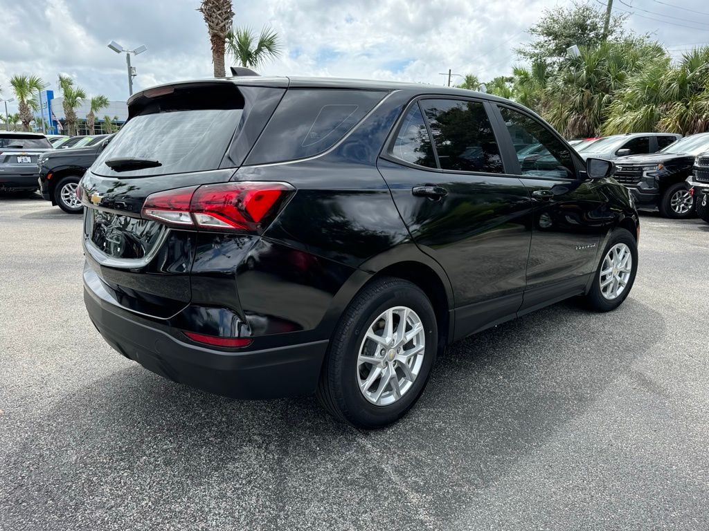 2022 Chevrolet Equinox LS 8