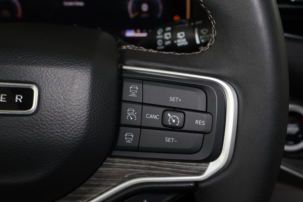2022 Jeep Wagoneer Series III 12