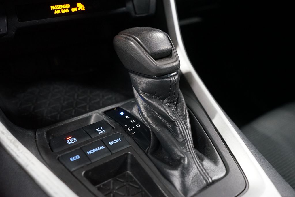 Thumbnail: 2021 Toyota RAV4 - 20