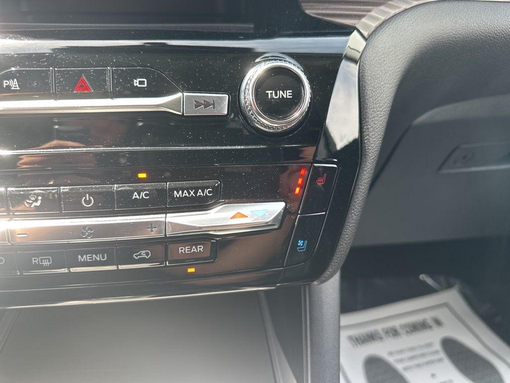 2023 Iconic Silver Metallic Ford Explorer Limited RWD SUV
