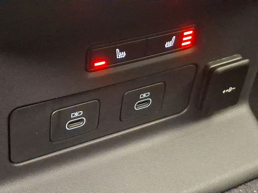 Thumbnail: 2026 Land Rover Range Rover Velar - 7